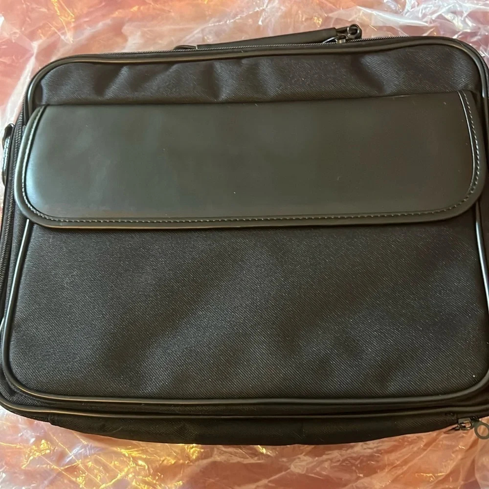 COPY - NWOT Black canvas Targus laptop bag/briefcase.